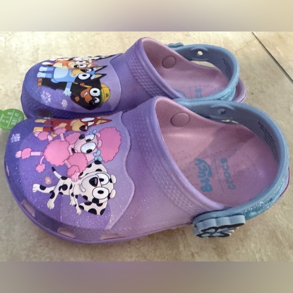 Crocs Bluey Friends Forever Classic Clog - Picture 6 of 8
